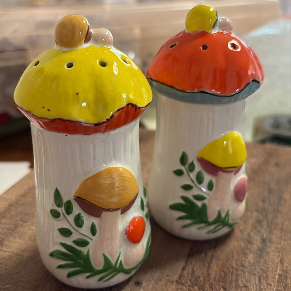 Vintage Mushroom Salt and Pepper Shakers - Yellow and Orange - Picture 2 of 4